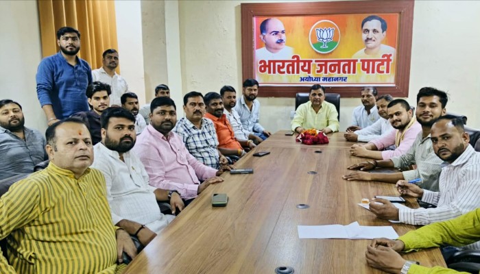 Ayodhya: ‘मन की बात’ से प्रेरित हुए कार्यकर्ता, बूथों पर हुआ सामूहिक श्रवण