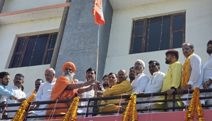 अयोध्या: सेवा और सुशासन के संकल्प के साथ मनाया गया भाजपा का 46वां स्थापना दिवस, वरिष्ठ नेताओं का हुआ सम्मान