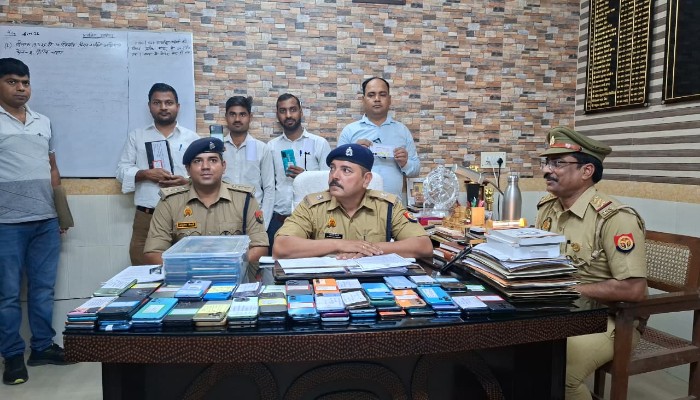 अयोध्या पुलिस की सराहनीय कार्रवाई, 30 लाख रुपए के खोए फोन किए बरामद