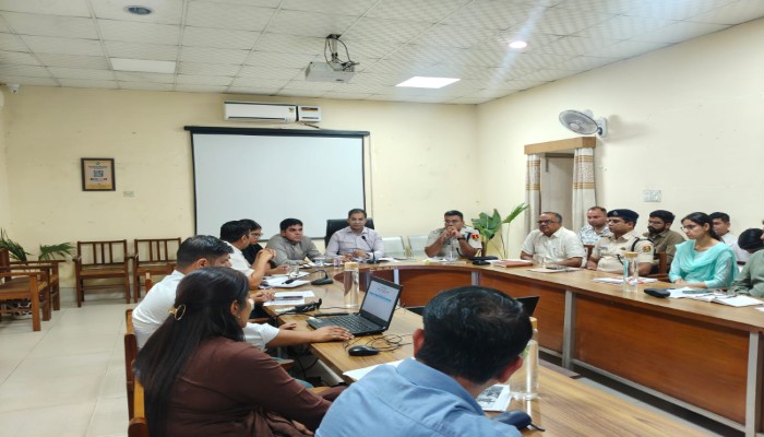 श्रीगंगानगर: ‘हरियालो राजस्थान’ को लेकर जिला प्रशासन सख्त, कलक्टर ने दिए 14 लाख पौधों के रोपण और संरक्षण के निर्देश