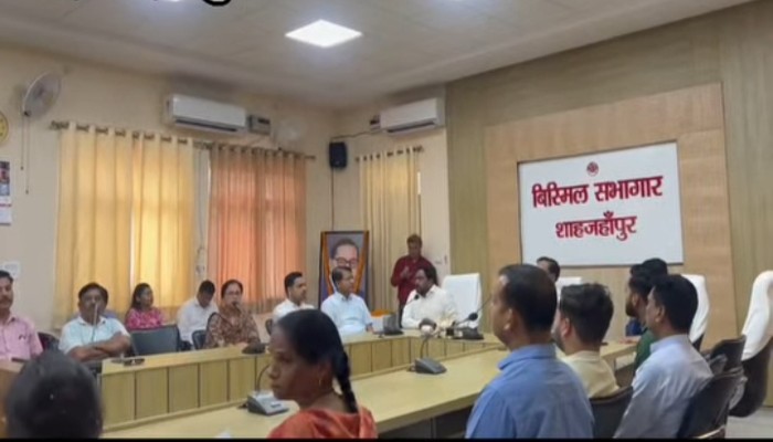 Shahjahanpur: कलेक्ट्रेट में गरिमामय वातावरण में मनाई गई डॉ. अंबेडकर की जयंती