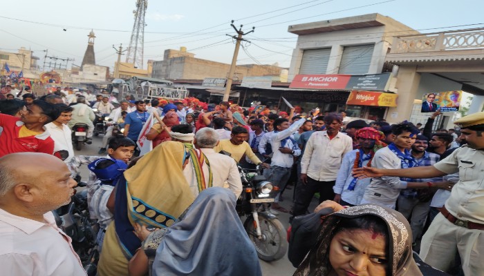 रुदावल में धूमधाम से निकली अंबेडकर जयंती शोभायात्रा, व्यापारियों ने किया भव्य स्वागत