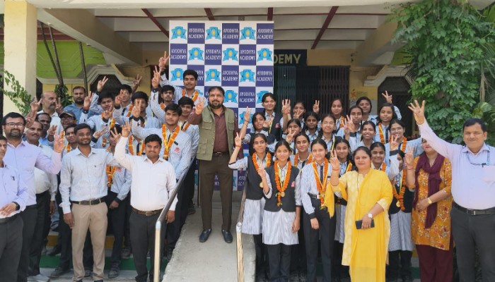 अयोध्या अकैडमी के छात्रों ने CBSE 10वीं में लहराया परचम, 100% रहा परिणाम