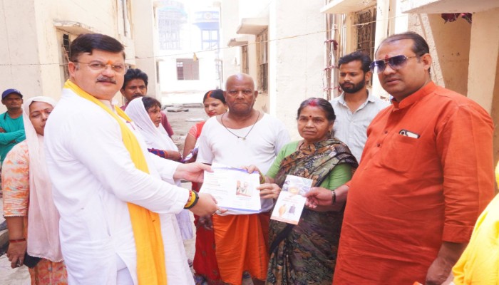 अम्बेडकर जयंती सप्ताह पर भाजपा का घर-घर संपर्क अभियान, 21 बस्तियों में पहुंच रहे जनप्रतिनिधि