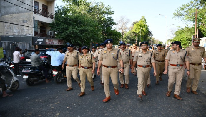 मुजफ्फरनगर में एसएसपी का फ्लैग मार्च, सुरक्षा व्यवस्था का लिया जायजा