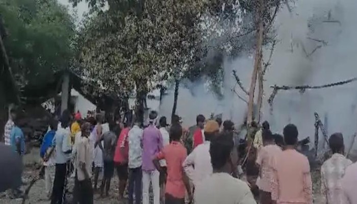 Pilibhit: भीषण आग का कहर, आधा दर्जन झोपड़ियां जलीं, 2 लोग गंभीर रूप से झुलसे