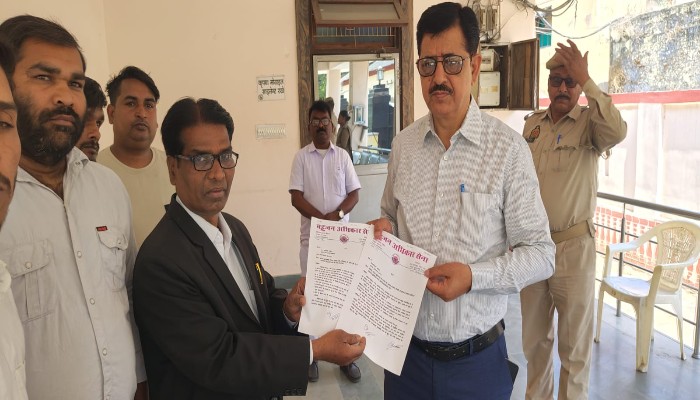 सुल्तानपुर कलेक्ट्रेट में पेयजल संकट, बहुजन अधिकार सेना ने सौंपा ज्ञापन