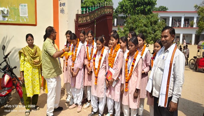 माधव सर्वोदय इंटर कॉलेज का यूपी बोर्ड में शानदार प्रदर्शन, प्रियांशी यादव और आर्य पांडे बने टॉपर