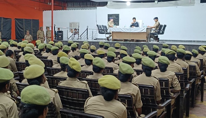 Muzaffarnagar: एसएसपी संजय कुमार वर्मा ने महिला आरक्षियों को किया संबोधित, दिया ये संदेश