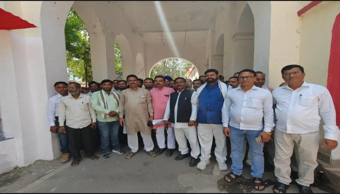 पंचायत चुनाव में देरी पर प्रधानों का प्रदर्शन, अंतरिम जिम्मेदारी की उठाई मांग