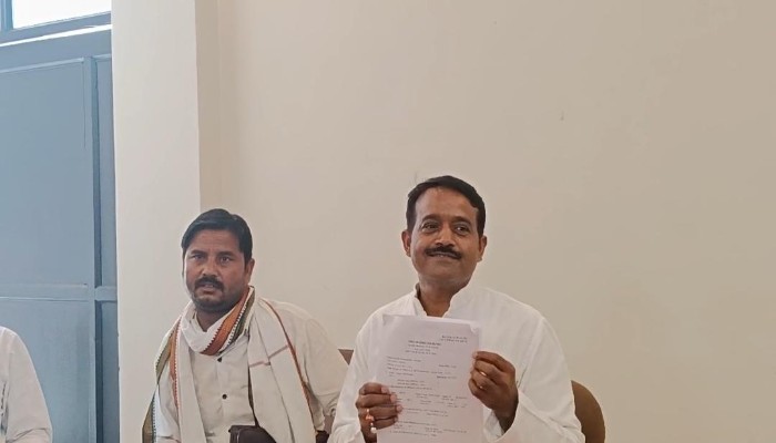 Pilibhit Farmer Diesel Controversy : किसान के घर डीजल पर 'छापेमारी', सियासत गर्मायी; पूर्व मंत्री ने दी आंदोलन की चेतावनी