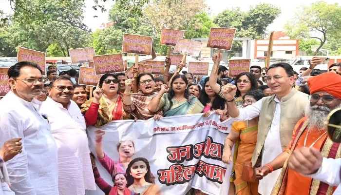 पीलीभीत: नारी शक्ति वंदन अधिनियम के विरोध पर भड़कीं महिलाएं, जितिन प्रसाद बोले- विपक्ष ने दिखाया असली चेहरा।