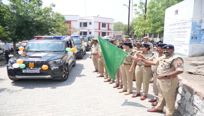 झांसी पुलिस को मिली 7 नई पीआरवी स्कॉर्पियो गाड़ियां, आपातकालीन प्रतिक्रिया क्षमता होगी मजबूत