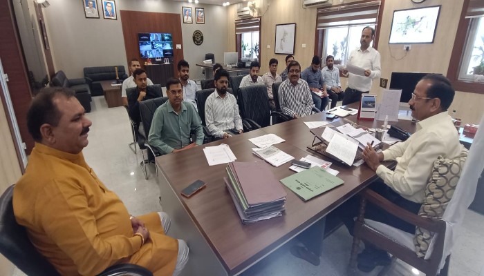 विद्युत आपूर्ति सुधारने को लेकर मण्डलायुक्त की बैठक, जनप्रतिनिधियों ने दिए सुझाव