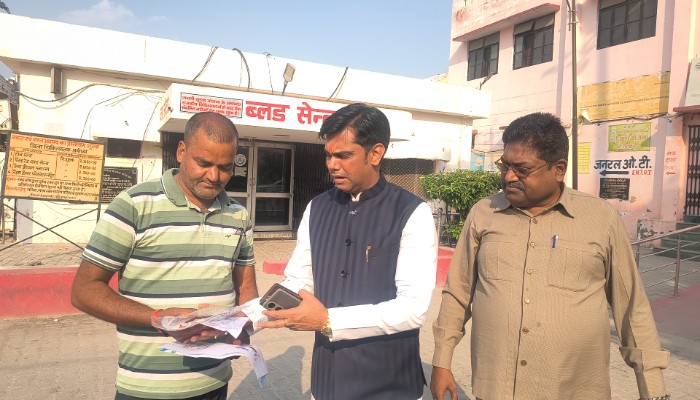 Blood Man Dr Ashish Pandey Ayodhya : जिंदगी और मौत के बीच झूलती 12 वर्षीय मासूम के लिए 'ब्लड मैन' बने मसीहा, सिस्टम की लाचारी पर उठाए सवाल