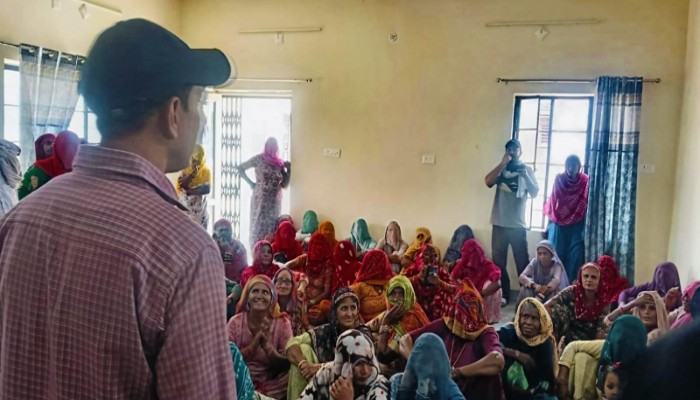 मनरेगा मजदूरों ने पंचायत भवन का किया घेराव, प्रशासन ने मानी सभी मांगें