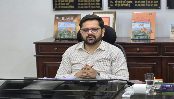 धारा-24 के लंबित वादों के निस्तारण के लिए मिशन मोड में काम करें: डीएम गौरांग राठी