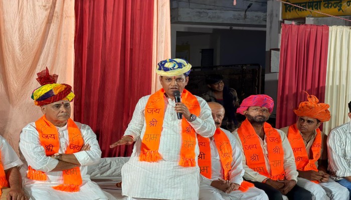 ग्राम रथ यात्रा की रात्रि चौपाल में ग्रामीणों ने उठाए मूलभूत समस्याओं के मुद्दे
