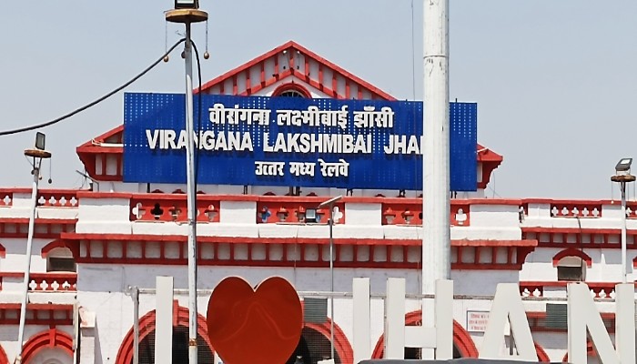 ग्रीष्मकालीन भीड़ को देखते हुए रेलवे ने चलाईं विशेष ट्रेनें, यात्रियों को मिलेगी बड़ी राहत