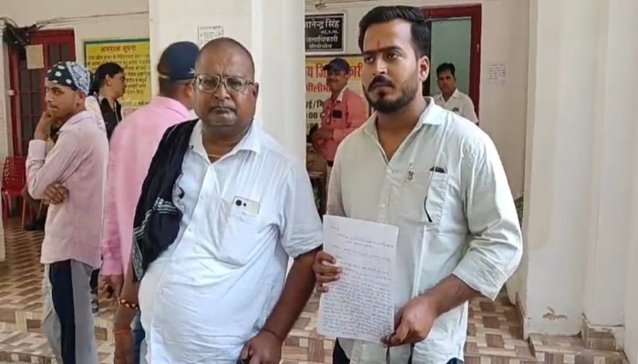 दबंगई से दिव्यांग का निर्माण कार्य रुकवाने का आरोप, पीड़ित ने डीएम से लगाई न्याय की गुहार