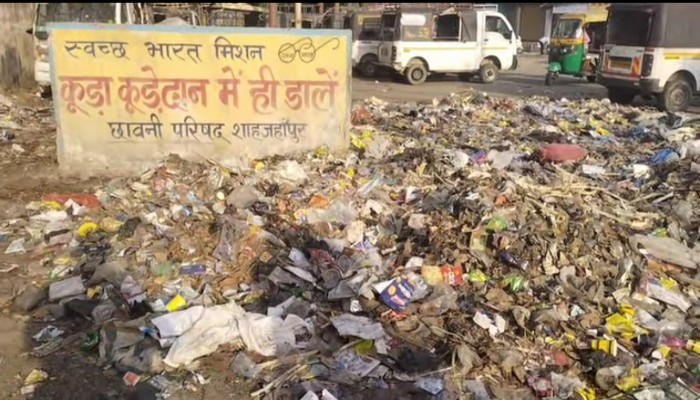स्वच्छ भारत अभियान के दावों की खुली पोल, टैक्सी स्टैंड पर गंदगी का अंबार