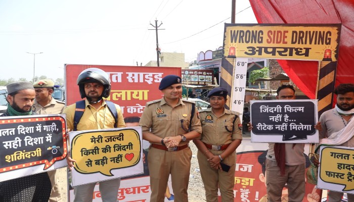 सोनभद्र पुलिस का अनोखा जागरूकता अभियान, “सेल्फी स्टेशन” से दिया सड़क सुरक्षा का संदेश