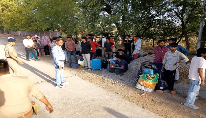 मुस्तरा रेलवे स्टेशन पर चला मजिस्ट्रेट चेकिंग अभियान, पकड़े गए 265 अनियमित यात्री