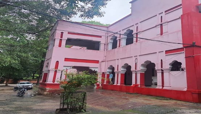 Ayush Mission : झांसी आयुर्वेदिक कॉलेज में दवाओं की 'महाकंगाली' खत्म! शासन से आए लाखों रुपये, जानें कब से मरीजों को मिलेगी 50 तरह की जड़ी-बूटियां और गोलियां!