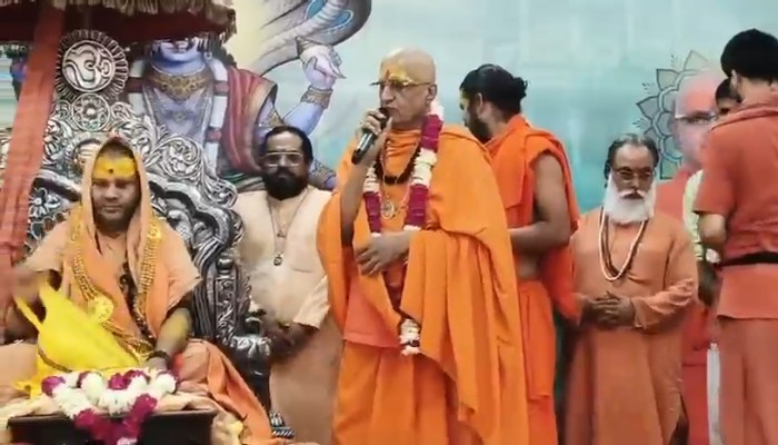 भीलवाड़ा में फूटा आस्था का महाज्वालामुखी! शंकराचार्य के एक बयान से झूम उठे हजारों भक्त, हरि शेवा आश्रम में उमड़ा जनसैलाब