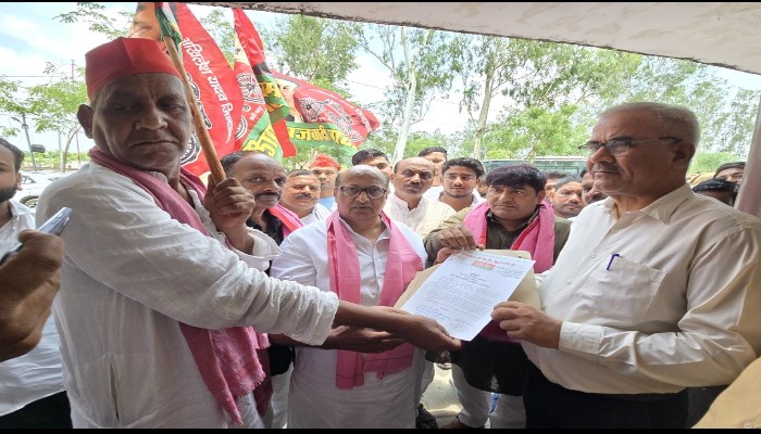 महंगाई, बिजली संकट और नीट पेपर लीक को लेकर सपा का प्रदर्शन, सैकड़ों कार्यकर्ताओं ने सौंपा ज्ञापन