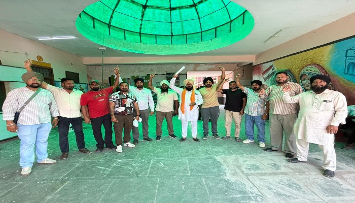 Pilibhit Farmers Protest: लेखपाल पर किसानों ने लगाए भ्रष्टाचार के आरोप, एसडीएम को सौंपा ज्ञापन
