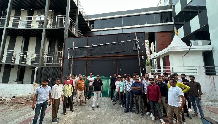 सिटी हॉस्पिटल के बाहर रास्ता बंद होने से बढ़ी परेशानी, रास्ता खोलने की मांग उठाई