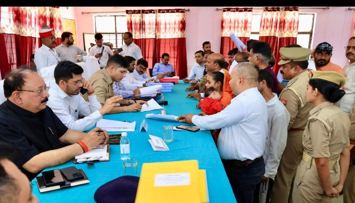 पुवायां तहसील में आयोजित सम्पूर्ण समाधान दिवस, डीएम ने शिकायतों के गुणवत्तापूर्ण निस्तारण के दिए निर्देश
