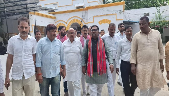 अखिलेश यादव की बेटी पर अश्लील टिप्पणी से सुल्तानपुर में उबाल: सपा का बड़ा एक्शन, पुलिस कप्तान दफ्तर में भारी हंगामा, दी ये बड़ी चेतावनी!