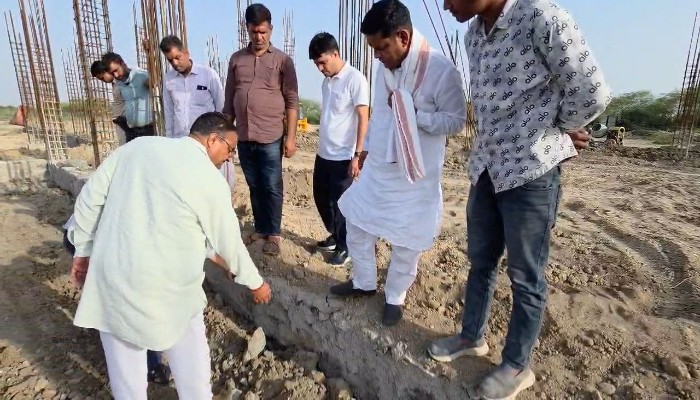 Veterinary Hospital Construction : शाहपुरा में भ्रष्टाचार पर चला विधायक का डंडा: 4.16 करोड़ का अस्पताल बना 'मिट्टी का ढेर'