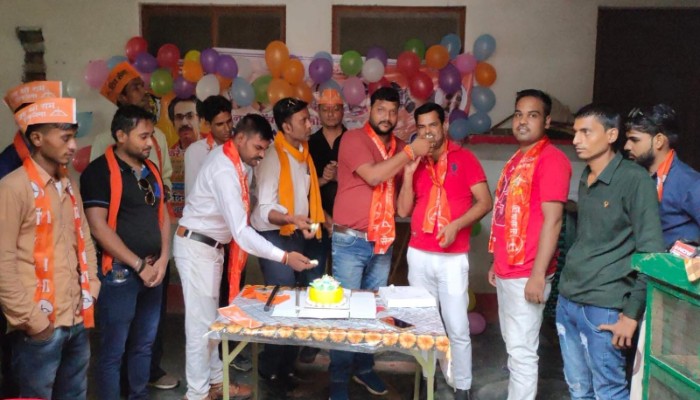 शिवसेना ने धूमधाम से मनाया आदित्य ठाकरे का 36वां जन्मदिवस, कार्यकर्ताओं ने लिया सेवा का संकल्प