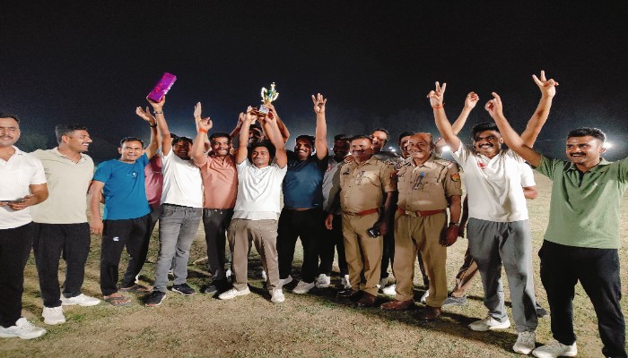 वोर्टेक्स कप 2026 प्रशासन XI की धमाकेदार जीत, आरण बिल्ली ने चंदौली XI को हराकर फाइनल का टिकट कटाया
