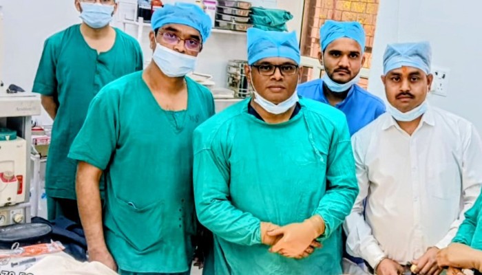 झांसी मंडल रेल चिकित्सालय में 77 वर्षीय रेल पेंशनर की जटिल सर्जरी सफल, मिला नया जीवन