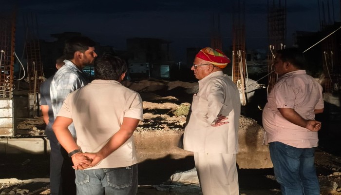 Shahpura Panorama Project Construction: शाहपुरा में ऐतिहासिक धरोहरों के निर्माण में लापरवाही पर फूटा गुस्सा! बीच रात ऑन-स्पॉट पहुंचे अध्यक्ष ने ठेकेदारों को सरेआम लताड़ा