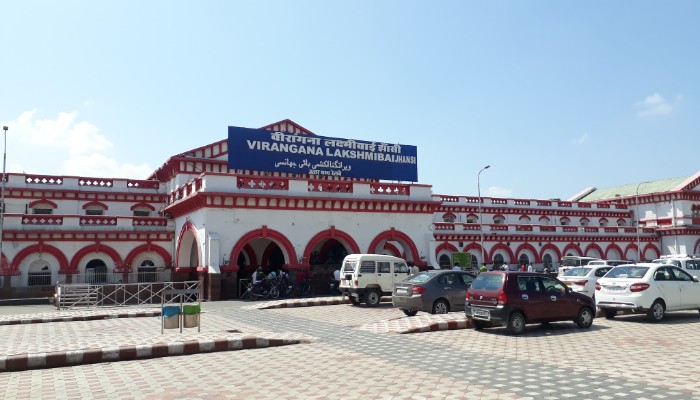 झांसी रेलवे स्टेशन पर बनेगा अत्याधुनिक होल्डिंग एरिया, यात्रियों को मिलेगी सुविधा