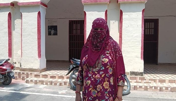 पीलीभीत में महिला ने लगाया मारपीट और जेवर छीनने का आरोप, एसपी से लगाई न्याय की गुहार