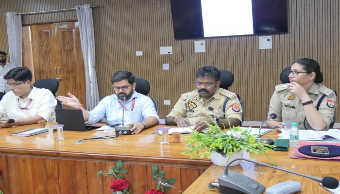 सड़क सुरक्षा अभियान को लेकर प्रशासन सख्त, डीएम-एसएसपी ने दिए ये निर्देश