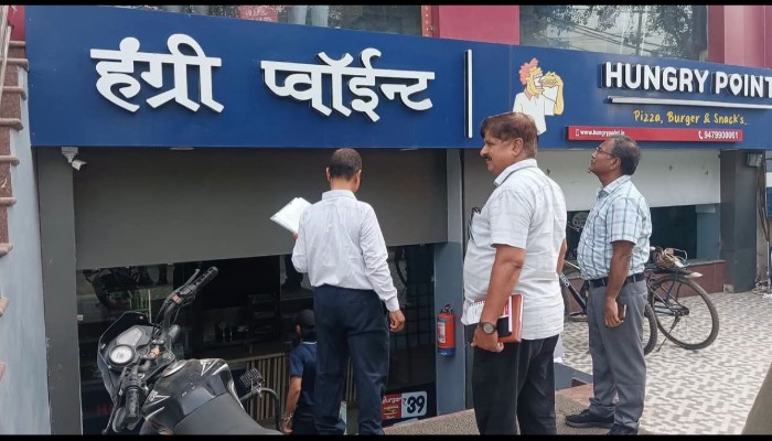 लखनऊ अग्निकांड के बाद शाहजहांपुर में प्रशासन सख्त, दो रेस्टोरेंट सील