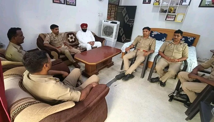 सीएम योगी के दौरे से पहले सपा जिलाध्यक्ष को हाउस अरेस्ट किए जाने का आरोप, बोले- लोकतंत्र की आवाज़ दबाने की कोशिश
