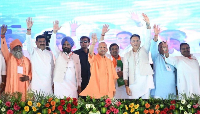 सीएम योगी का विपक्ष पर हमला: 'साइकिल' चलेगी तो दंगे होंगे, जनता ने पंचर कर दी; सपा-कांग्रेस पर साधा निशाना
