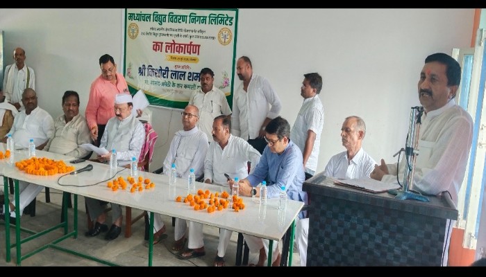 हलियापुर में बिजली संकट से मिलेगी राहत, सांसद किशोरी लाल शर्मा ने 250 केवीए ट्रॉलीयुक्त ट्रांसफार्मर किया समर्पित