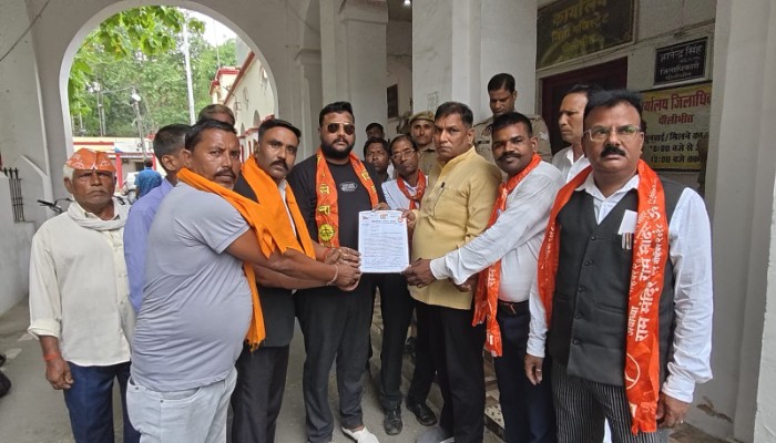 अयोध्या राम मंदिर में करोड़ों की कथित चढ़ावा चोरी का मामला गरमाया, शिवसेना ने पीलीभीत में सौंपा ज्ञापन, सीबीआई जांच की मांग