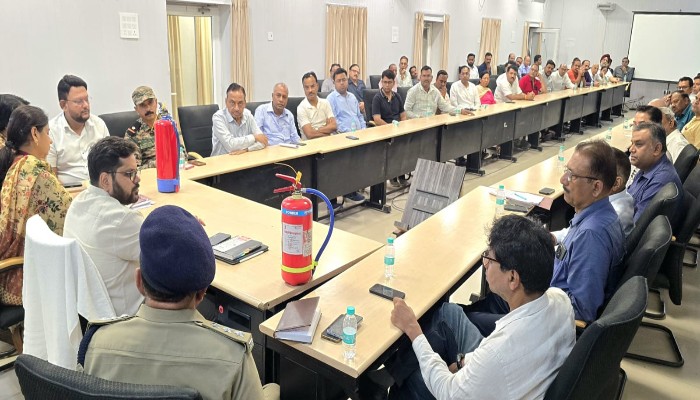 निजी अस्पतालों को फायर सेफ्टी पर डीएम की सख्त चेतावनी, नियमों के उल्लंघन पर होगी कार्रवाई