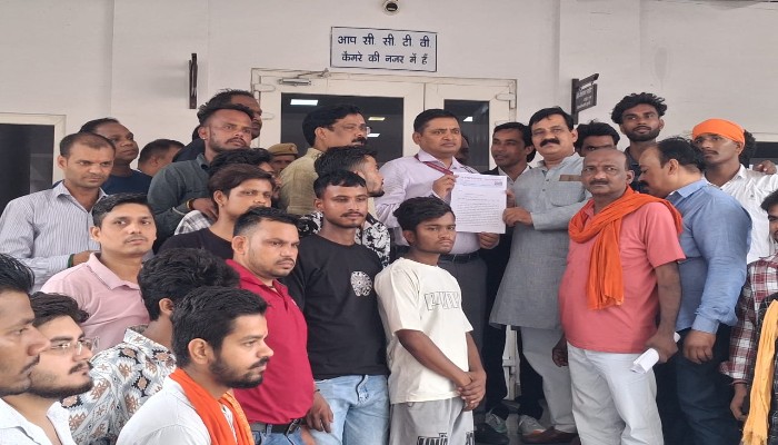 झांसी में जाम, अतिक्रमण और अवैध सट्टा कारोबार पर कार्रवाई की मांग, राष्ट्रभक्त संगठन ने मुख्यमंत्री के नाम सौंपा ज्ञापन