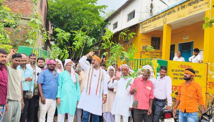 घोरावल में किसानों का प्रदर्शन, डीएपी और यूरिया की उपलब्धता सुनिश्चित करने की उठाई मांग